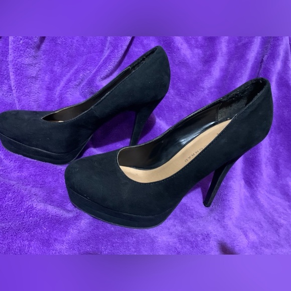 Lauren Conrad Black Suede Platform Heals  in size 9. Preloved in great condition - Picture 1 of 6
